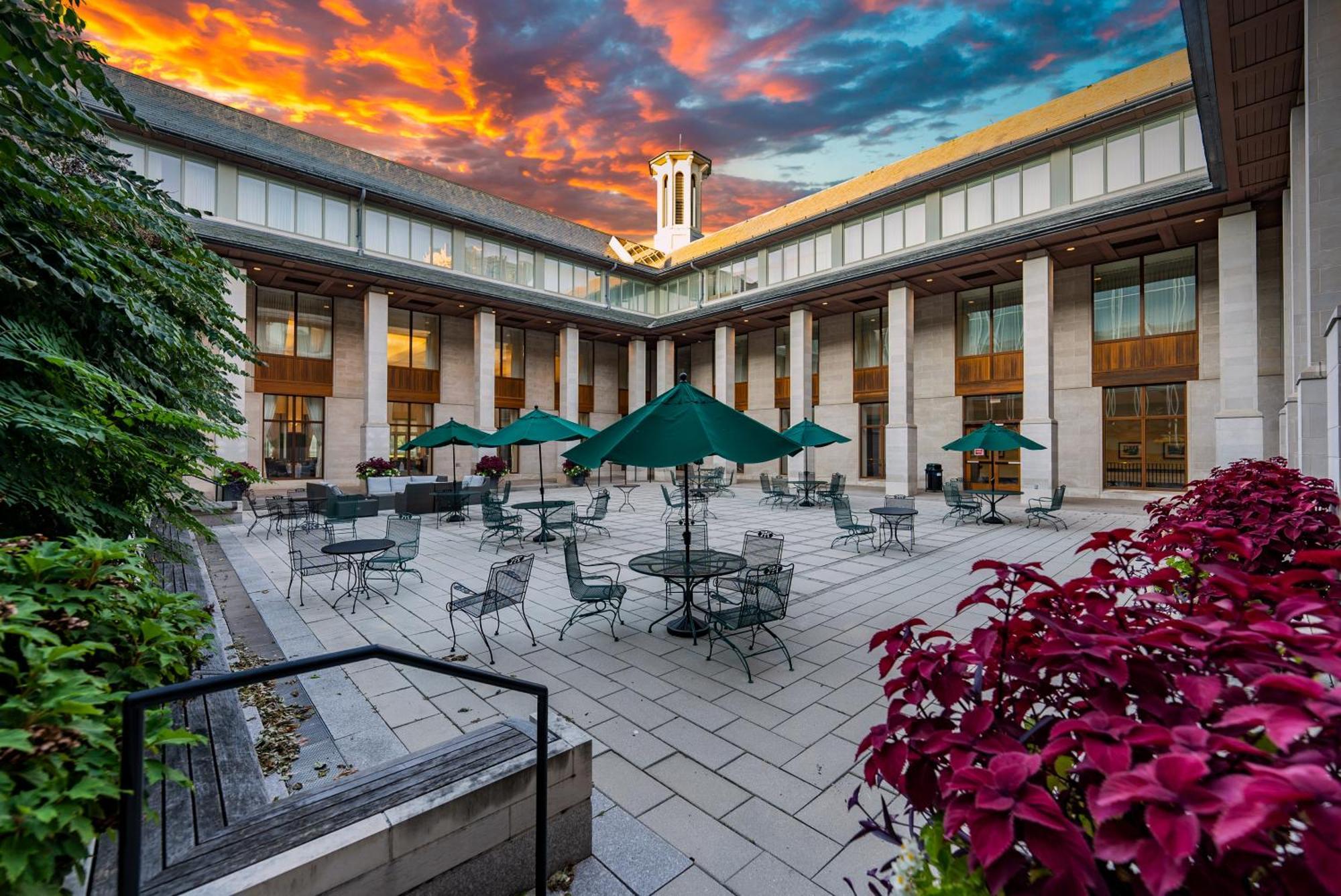 The Charles F. Knight Center Hotel Saint Louis Exterior photo