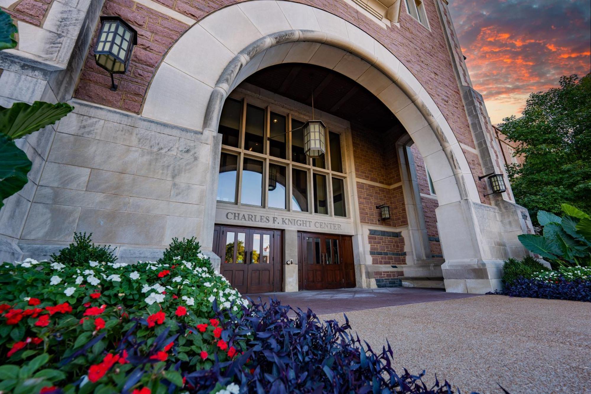 The Charles F. Knight Center Hotel Saint Louis Exterior photo